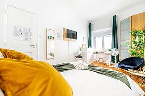 April Square Guesthouse by Lisbon with Sintra