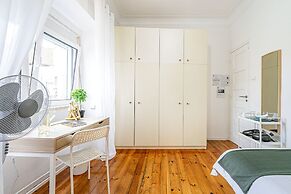 April Square Guesthouse by Lisbon with Sintra