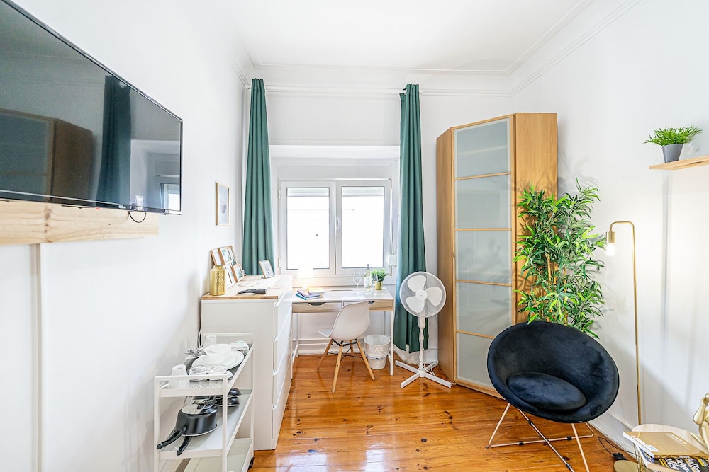 April Square Guesthouse by Lisbon with Sintra