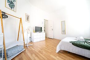 April Square Guesthouse by Lisbon with Sintra