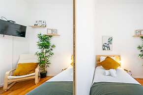 April Square Guesthouse by Lisbon with Sintra