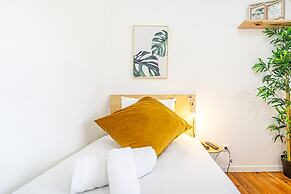 April Square Guesthouse by Lisbon with Sintra