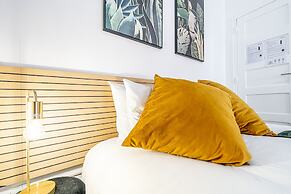 April Square Guesthouse by Lisbon with Sintra