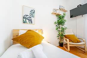 April Square Guesthouse by Lisbon with Sintra