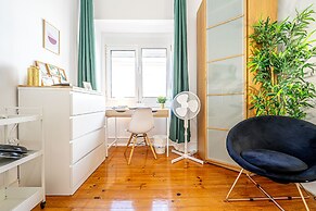 April Square Guesthouse by Lisbon with Sintra