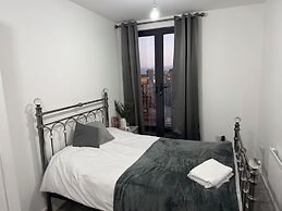 2 Bedroom Luxury Apartment With Balcony