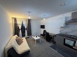 2 Bedroom Luxury Apartment With Balcony