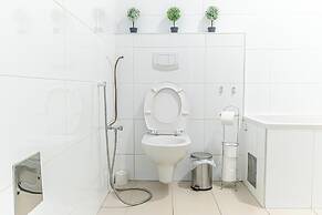 2BR Apt With King Beds Long Stay