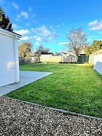 Newly Refurbished Bungalow- Large Garden- Parking