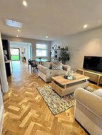 Newly Refurbished Bungalow- Large Garden- Parking