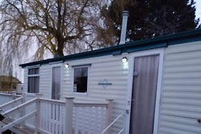 Caravan - Sleeps 6 - Pets Ok - Parking