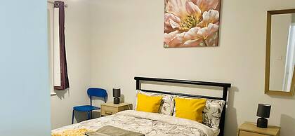 Corby- Split Level Apartment With 3 Bedrooms