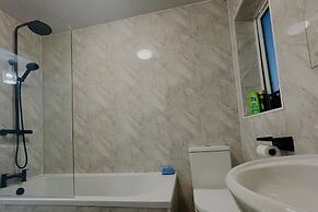 Corby- Split Level Apartment With 3 Bedrooms