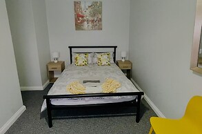 Corby- Split Level Apartment With 3 Bedrooms