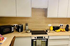 Corby- Split Level Apartment With 3 Bedrooms