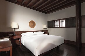 Lijiang Old Town Lanshe Hotel