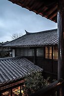 Lijiang Old Town Lanshe Hotel