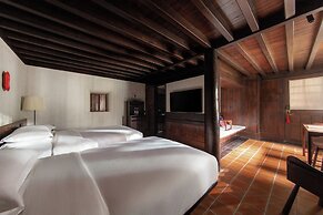 Lijiang Old Town Lanshe Hotel