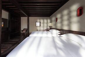 Lijiang Old Town Lanshe Hotel