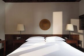 Lijiang Old Town Lanshe Hotel