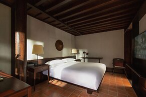 Lijiang Old Town Lanshe Hotel