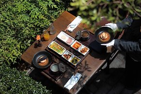 Lijiang Old Town Lanshe Hotel