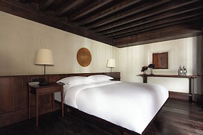 Lijiang Old Town Lanshe Hotel