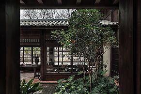 Lijiang Old Town Lanshe Hotel