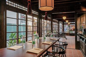 Lijiang Old Town Lanshe Hotel