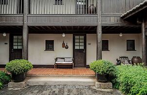 Lijiang Old Town Lanshe Hotel