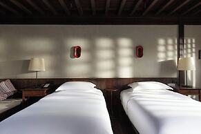 Lijiang Old Town Lanshe Hotel