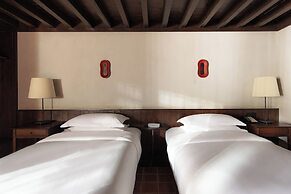 Lijiang Old Town Lanshe Hotel