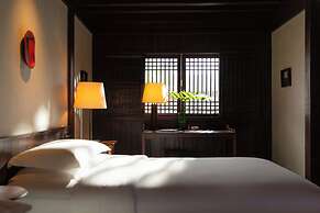 Lijiang Old Town Lanshe Hotel