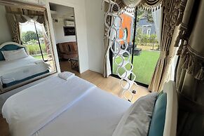 Honey Queen Resort