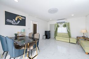 Honey Queen Resort