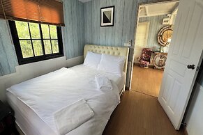 Honey Queen Resort