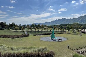 Honey Queen Resort