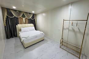 Honey Queen Resort
