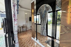 Honey Queen Resort