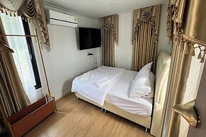 Honey Queen Resort