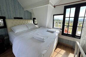 Honey Queen Resort
