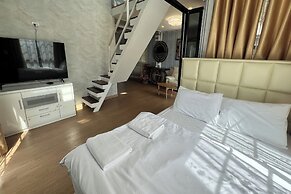 Honey Queen Resort