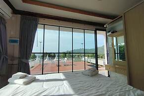 Honey Queen Resort