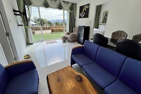 Honey Queen Resort