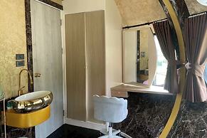 Honey Queen Resort