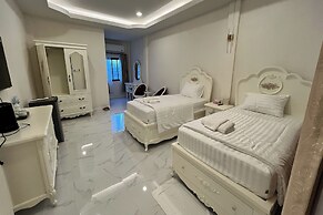 Honey Queen Resort