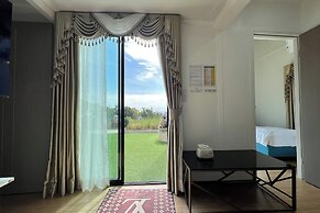 Honey Queen Resort