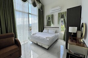 Honey Queen Resort