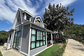 Honey Queen Resort
