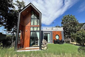 Honey Queen Resort